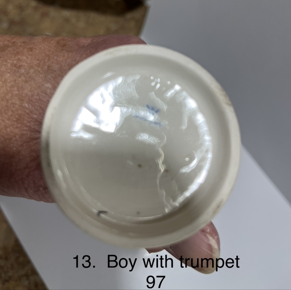 HUMMEL FIGURINE #97 RARE BLUE COAT TRUMPET BOY FULL BEE WESTERN GERMANY - Picture 2 of 4